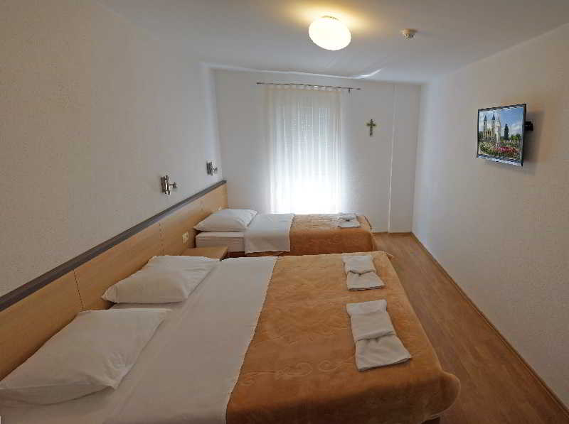 Hotel Dina