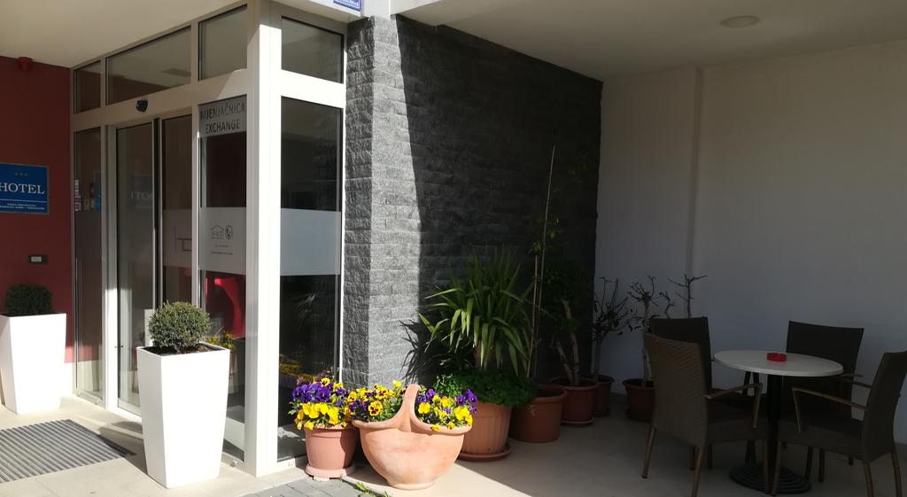 Hotel Dina