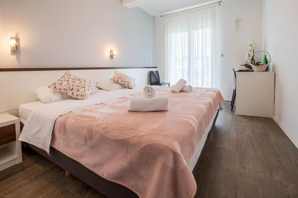 Hotel Dina