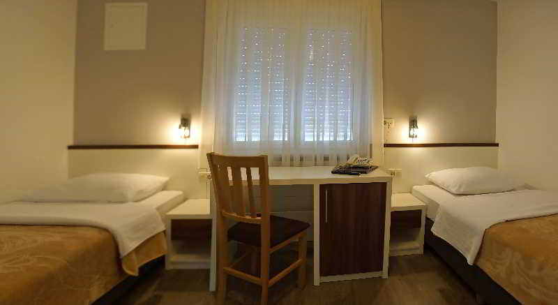 Hotel Dina
