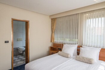 Hotel Brass