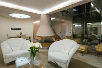 Hotel Brass