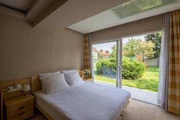 Hotel Brass