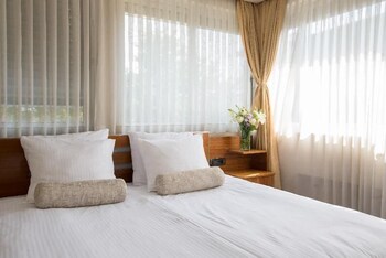 Hotel Brass