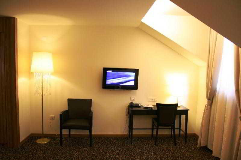 Hotel Crystal
