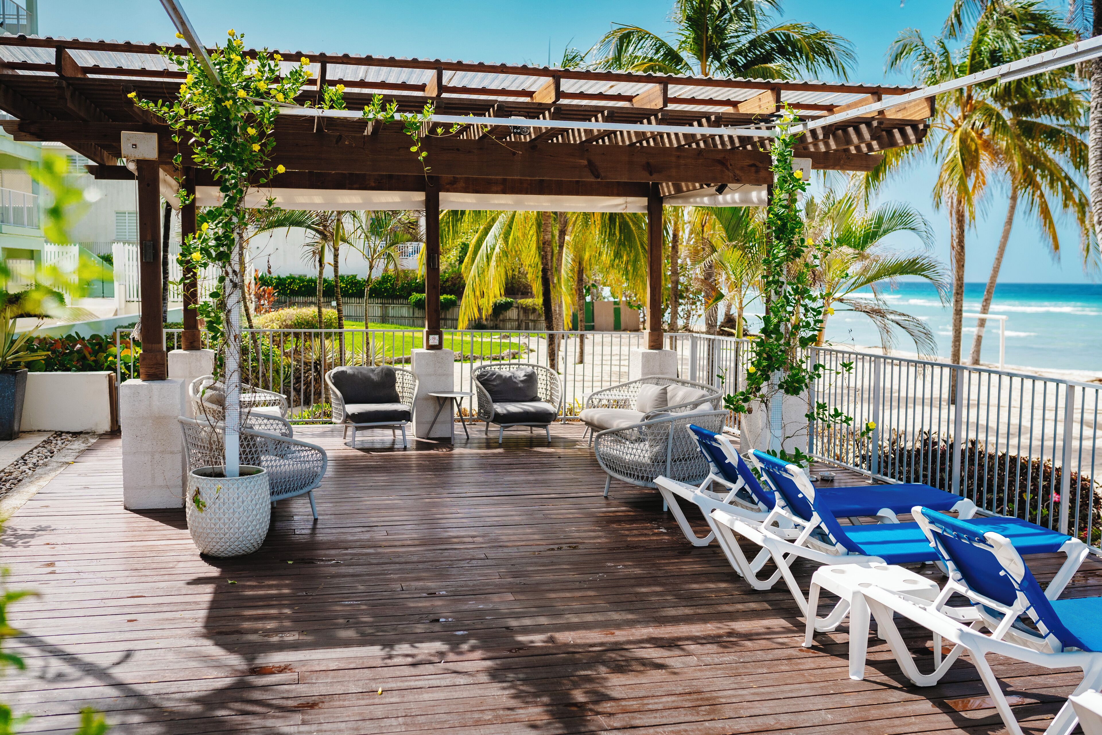 Coconut Court Beach Hotel