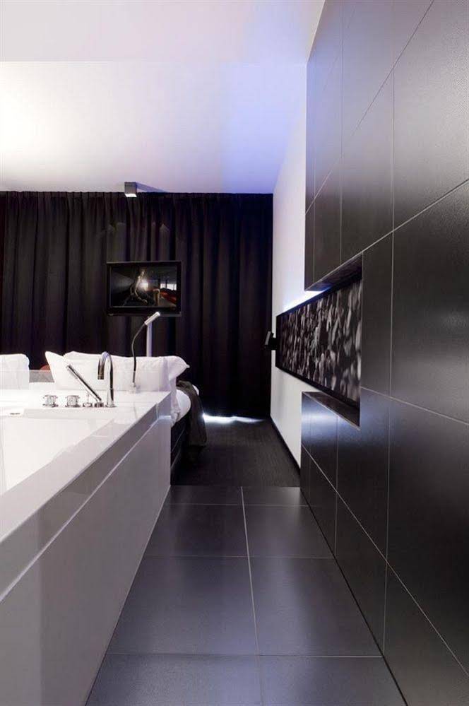 Carbon Hotel