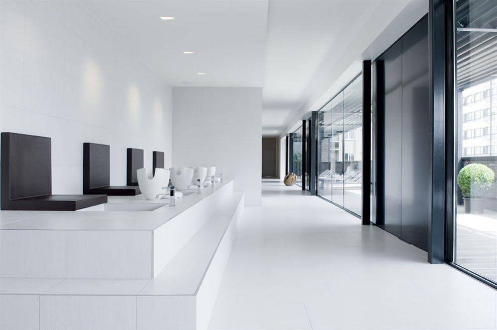 Carbon Hotel