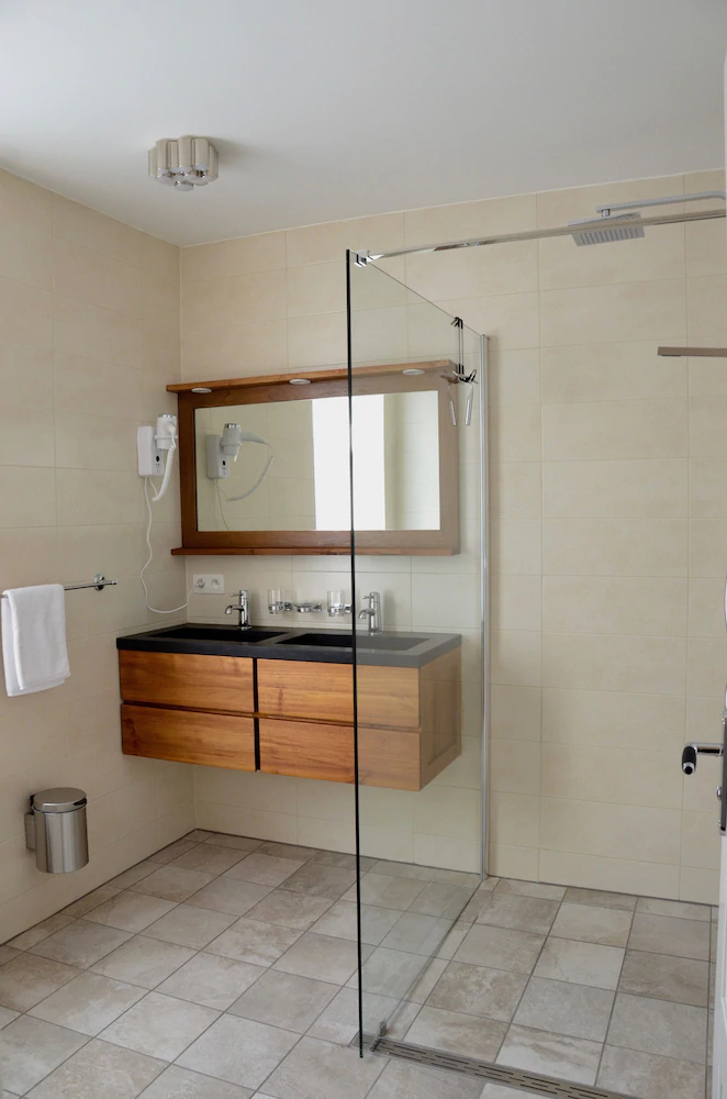 Le Baron Apartments