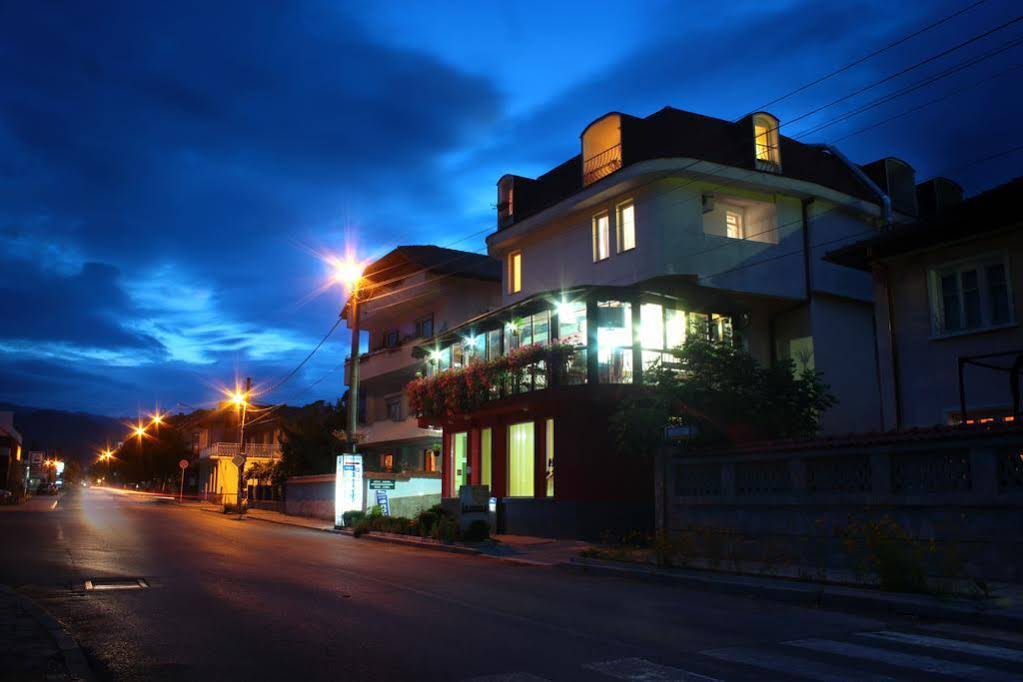 Family Hotel Flora