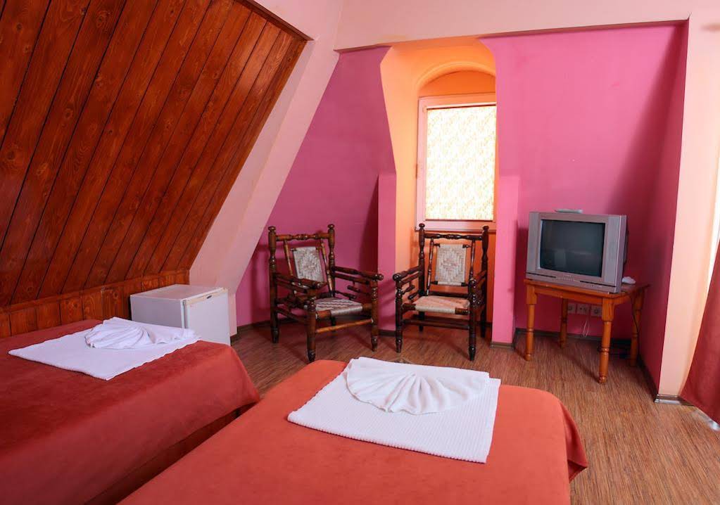 Family Hotel Flora