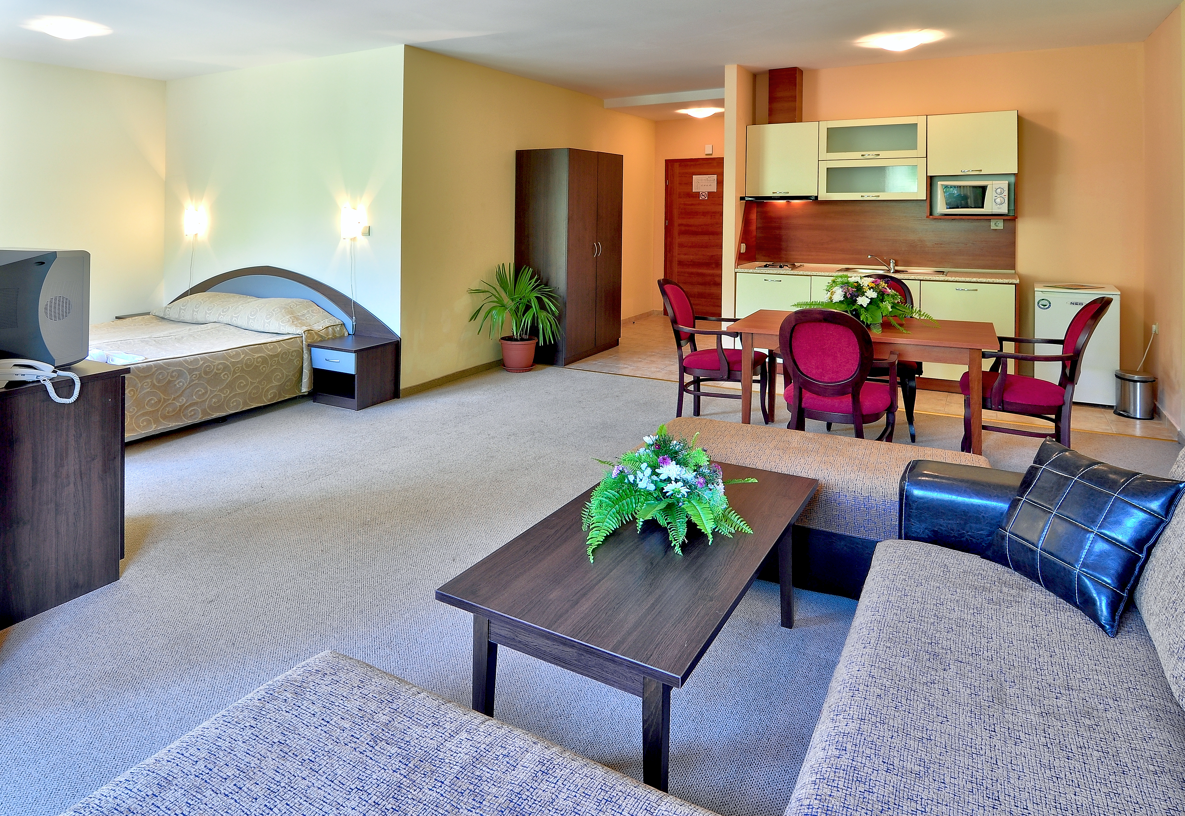Paradise Green Park Hotel & Apartments