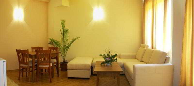 Paradise Green Park Hotel & Apartments