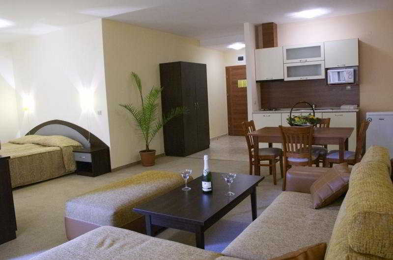 Paradise Green Park Hotel & Apartments