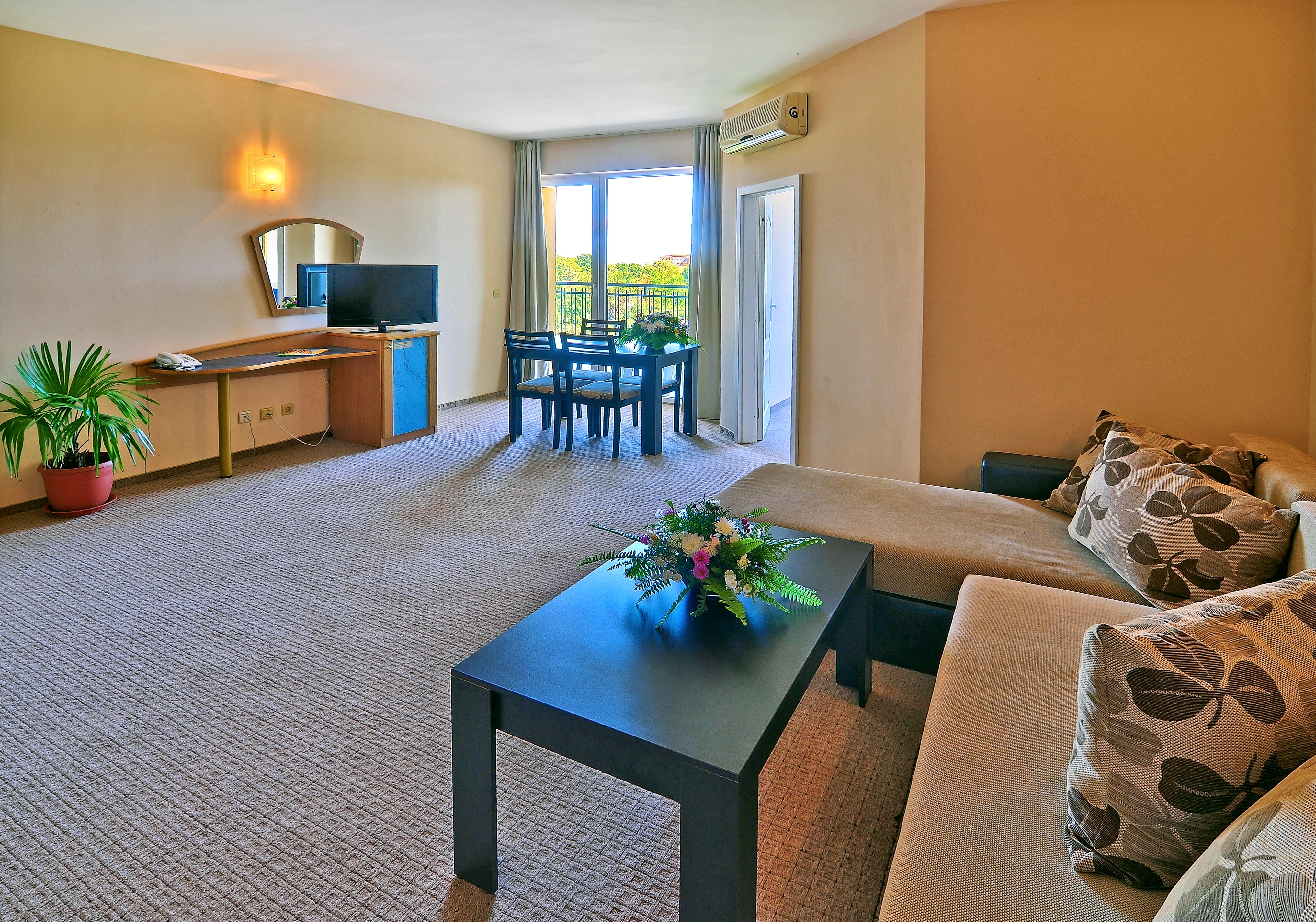 Paradise Green Park Hotel & Apartments