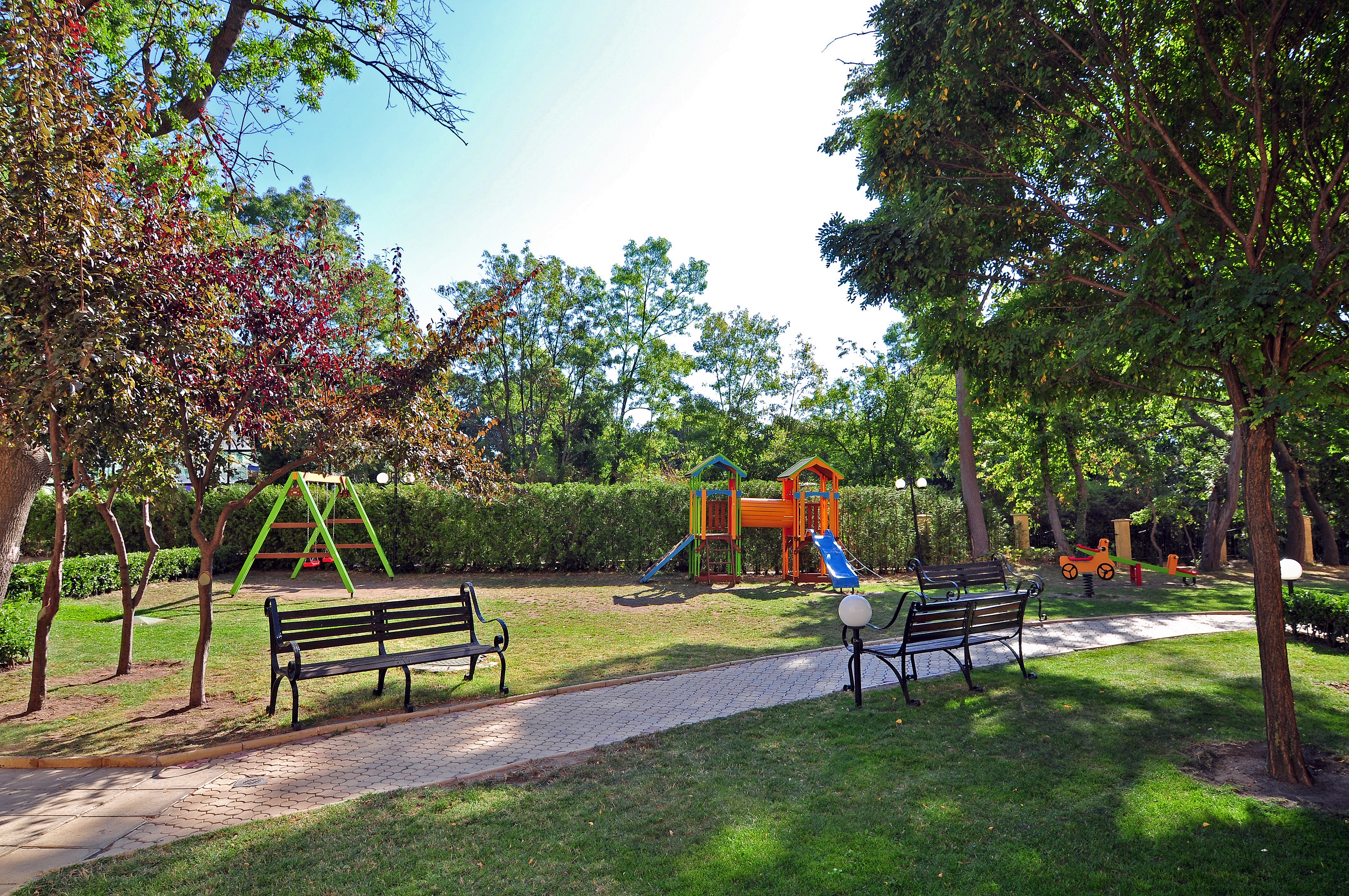 Paradise Green Park Hotel & Apartments