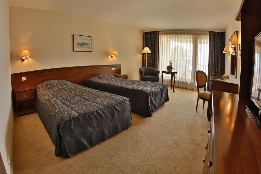 HVD Riviera Beach Hotel