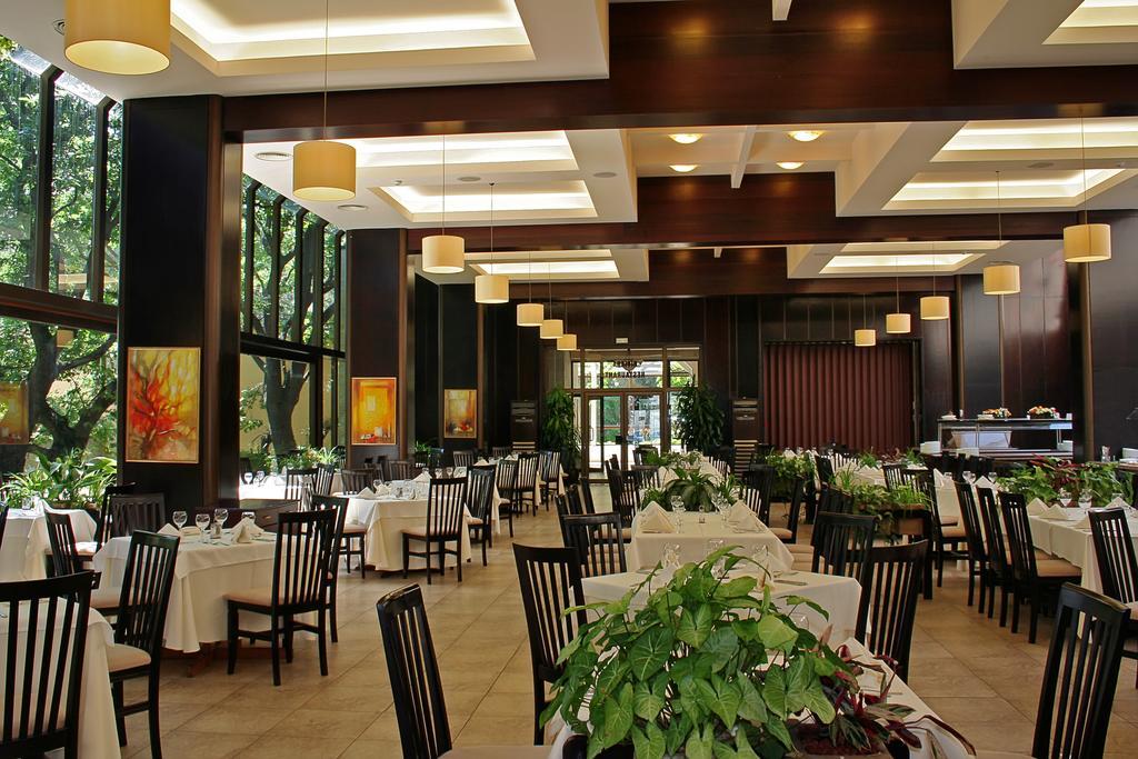 HVD Riviera Beach Hotel