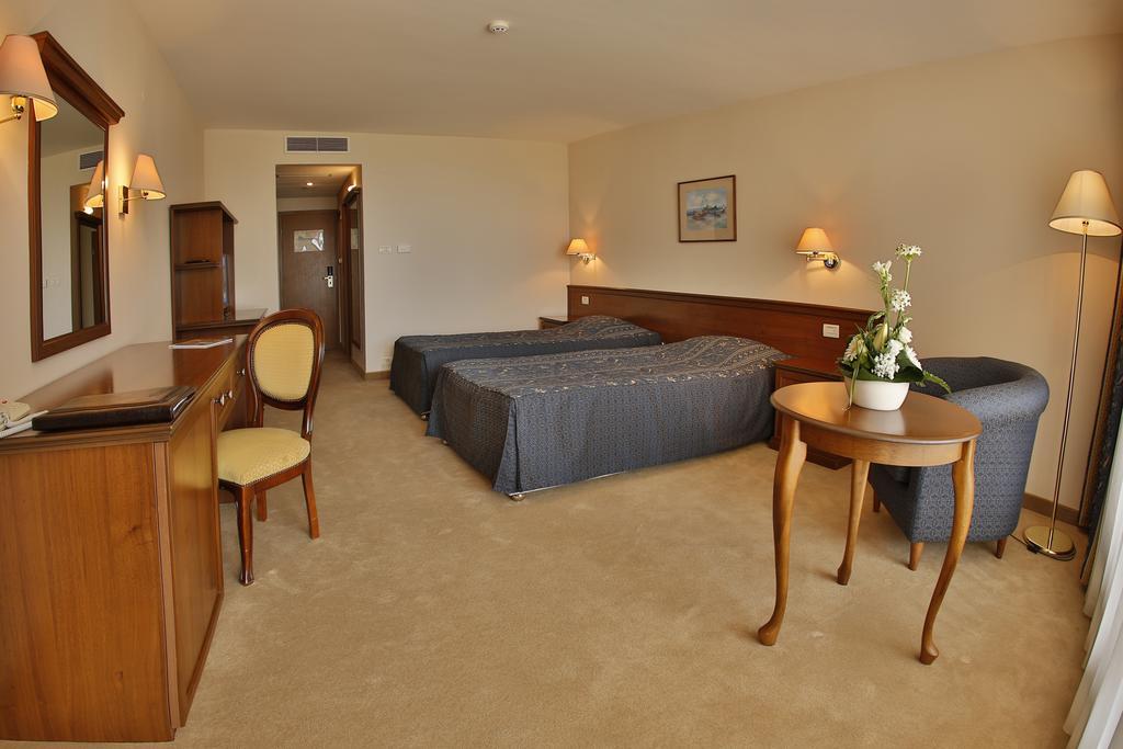 HVD Riviera Beach Hotel