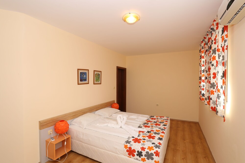 Galeria Holiday Apartments-obzor