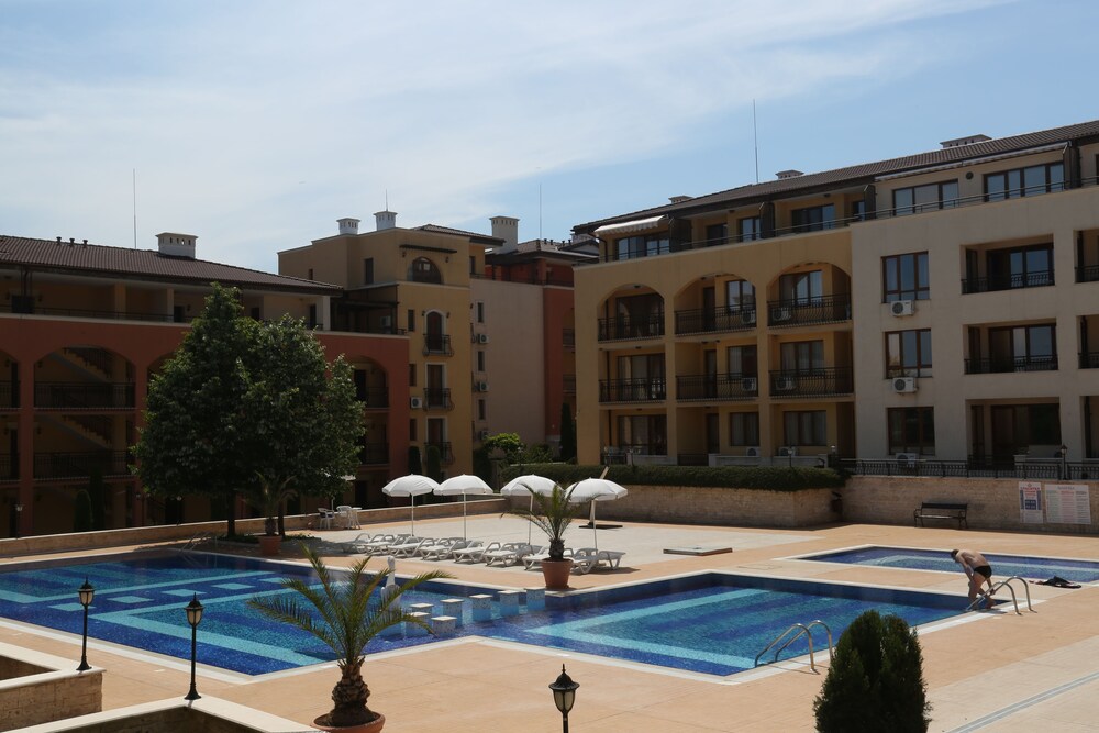 Galeria Holiday Apartments-obzor
