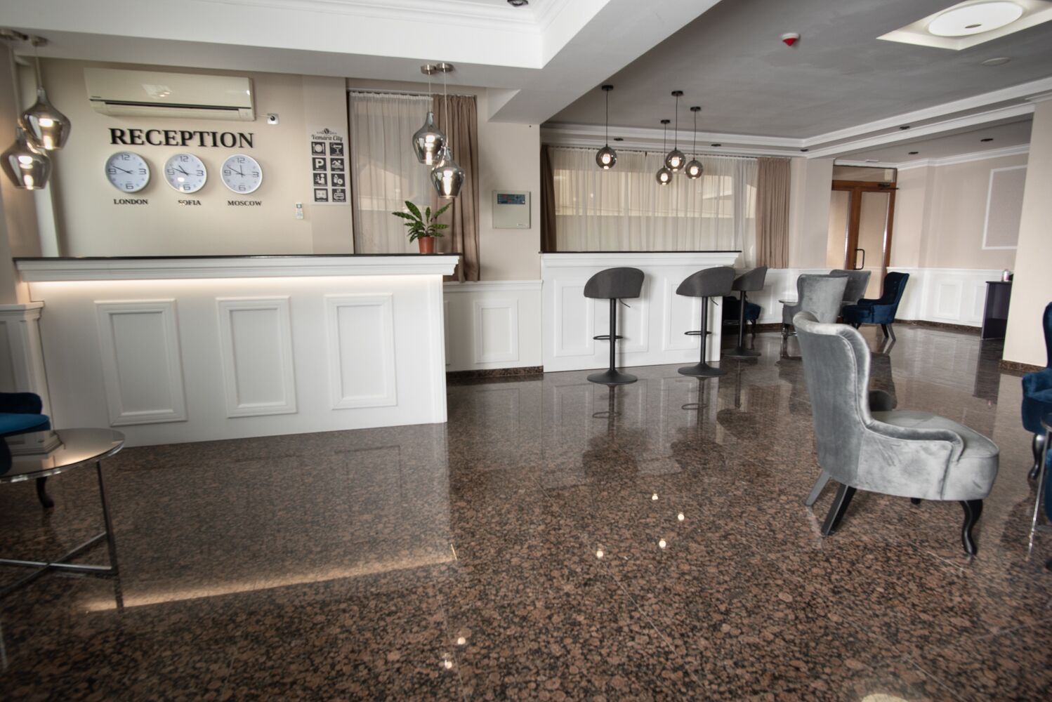 Vemara City  Hotel