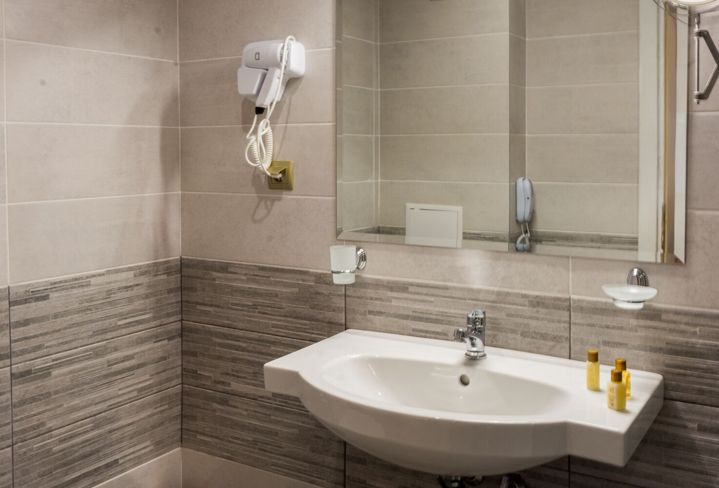 Vemara City  Hotel