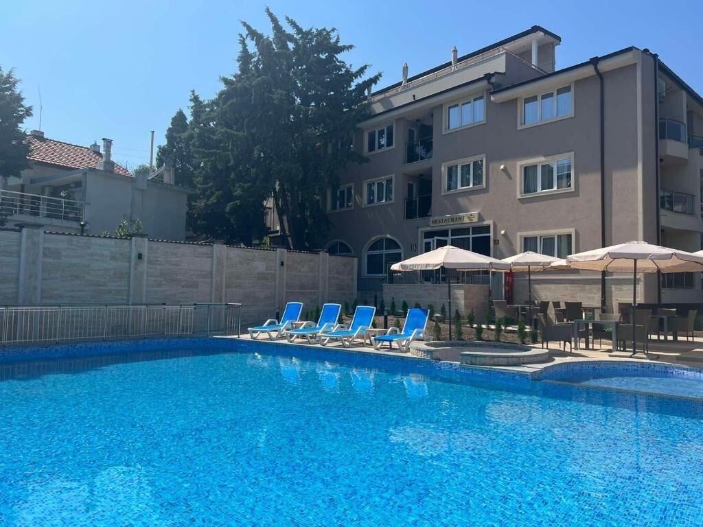 Vemara City  Hotel