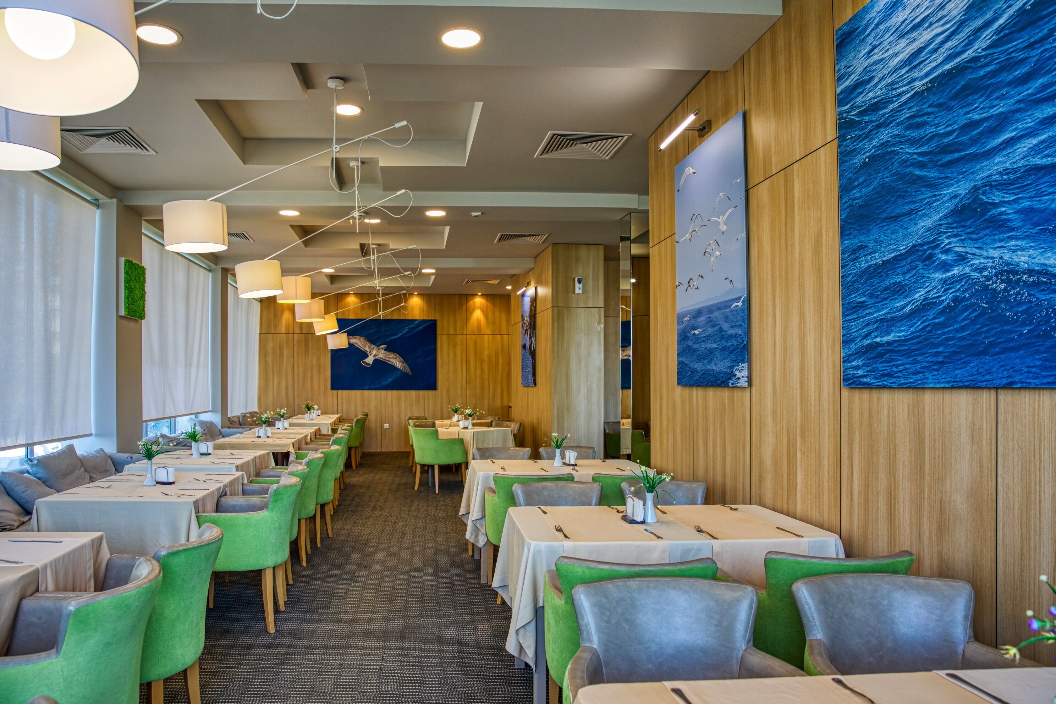 Sandy Bay Hotel, Elenite