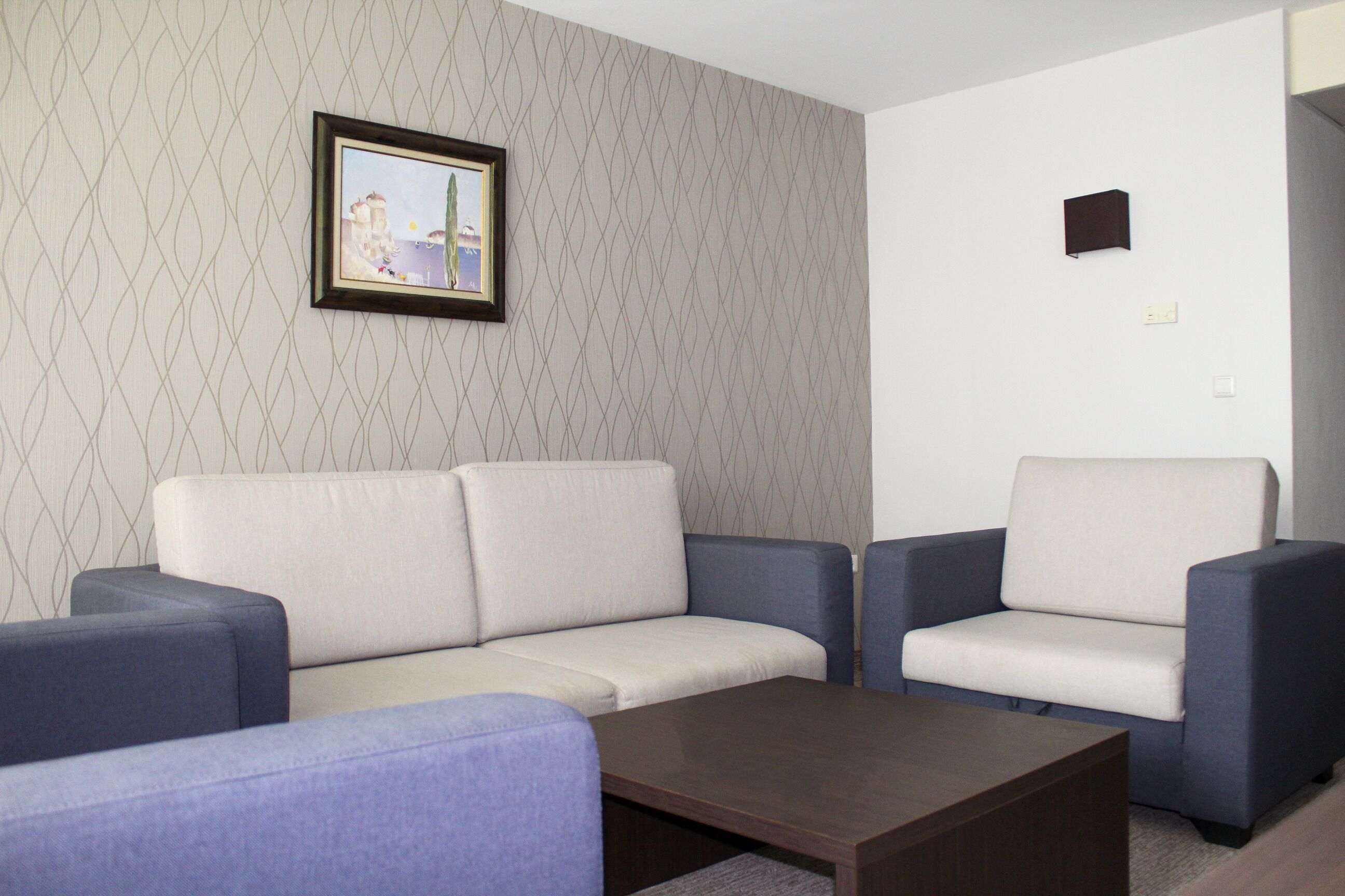Sandy Bay Hotel, Elenite