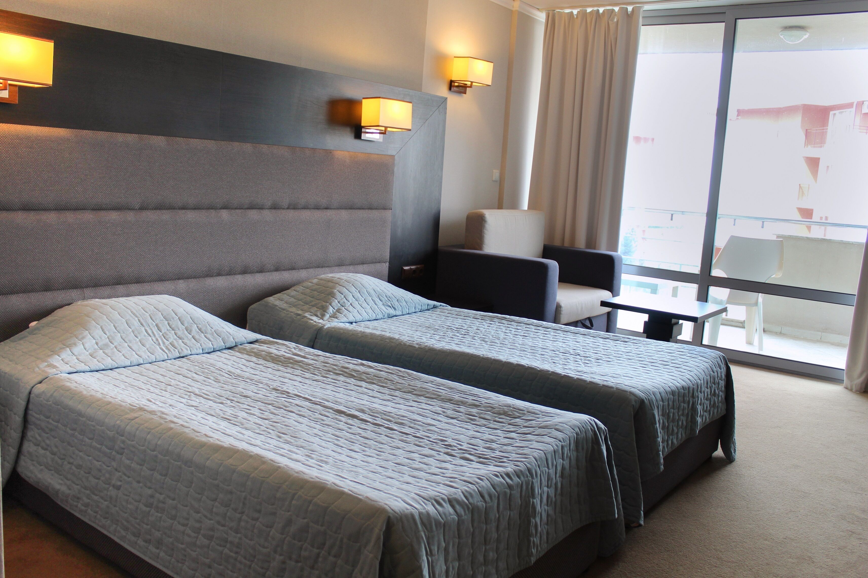 Sandy Bay Hotel, Elenite
