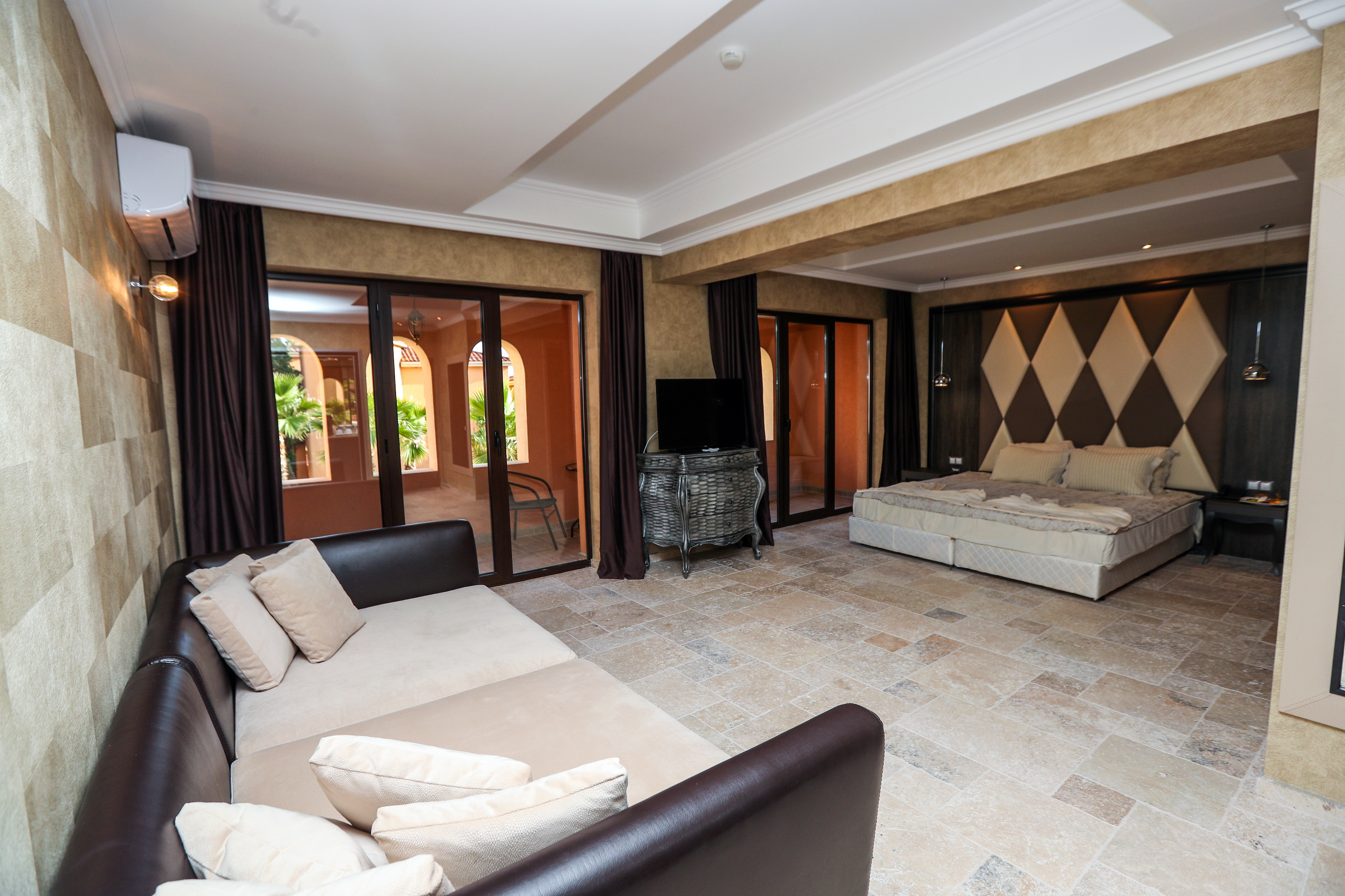 Royal Castle Design & Spa