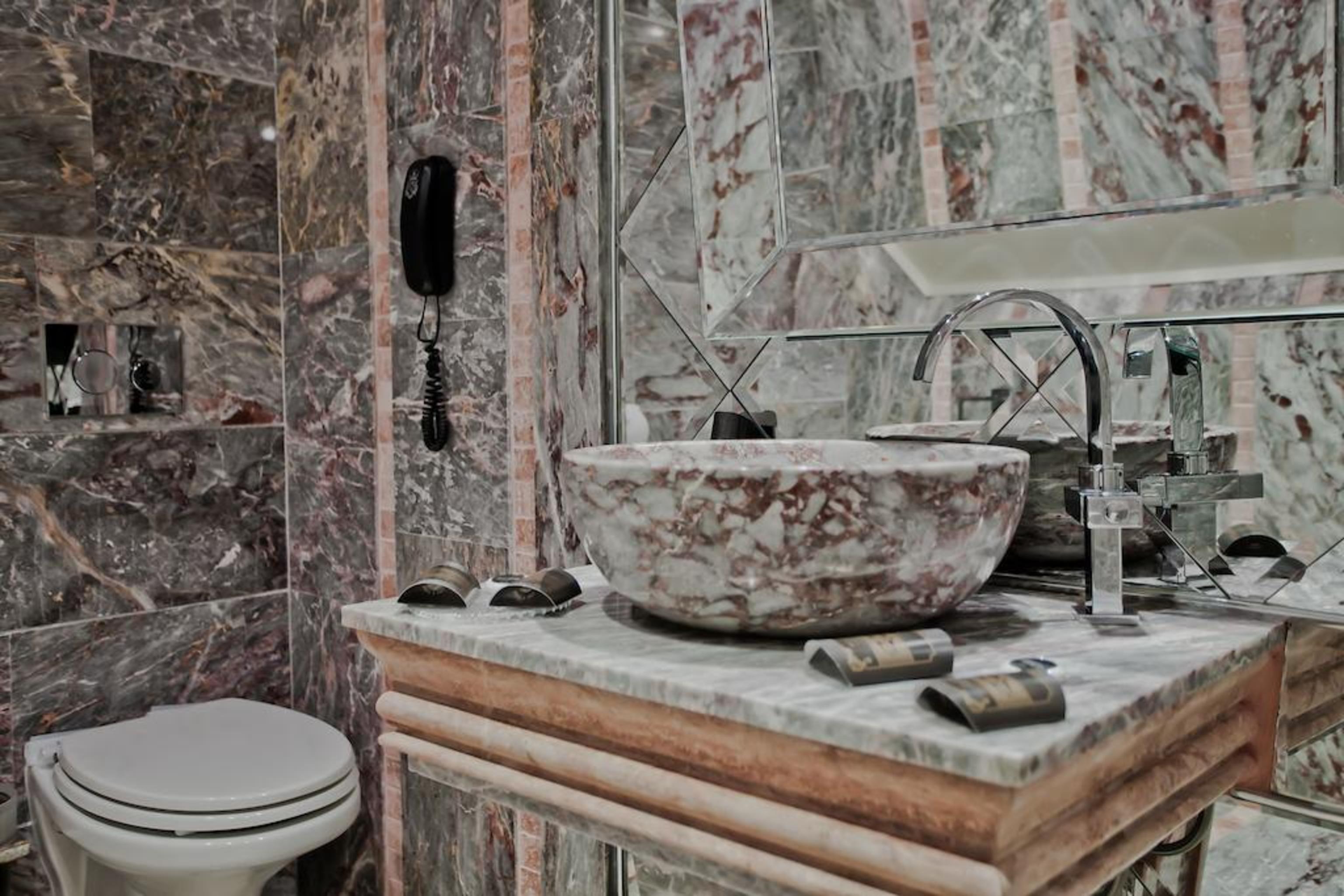 Royal Castle Design & Spa
