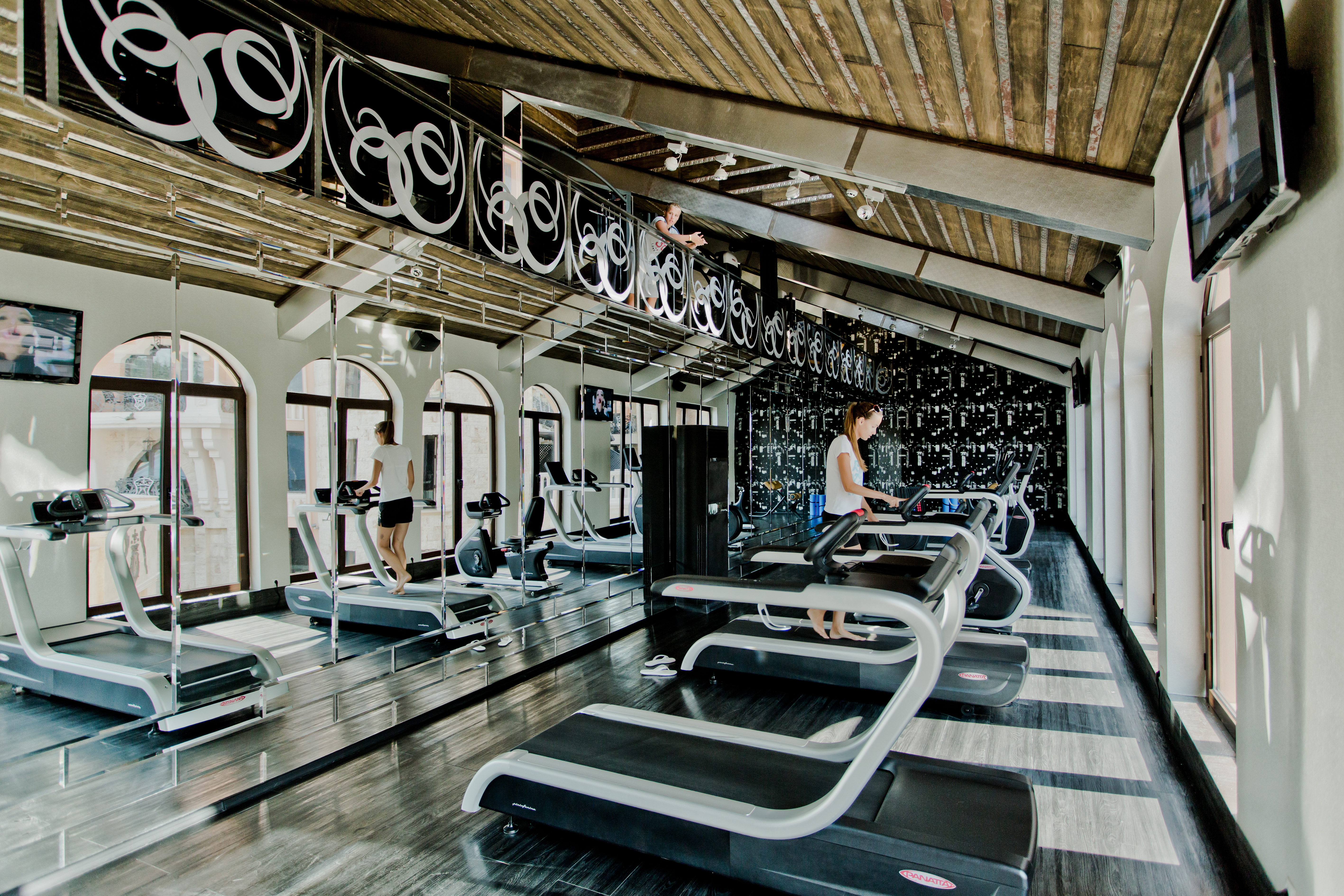 Royal Castle Design & Spa