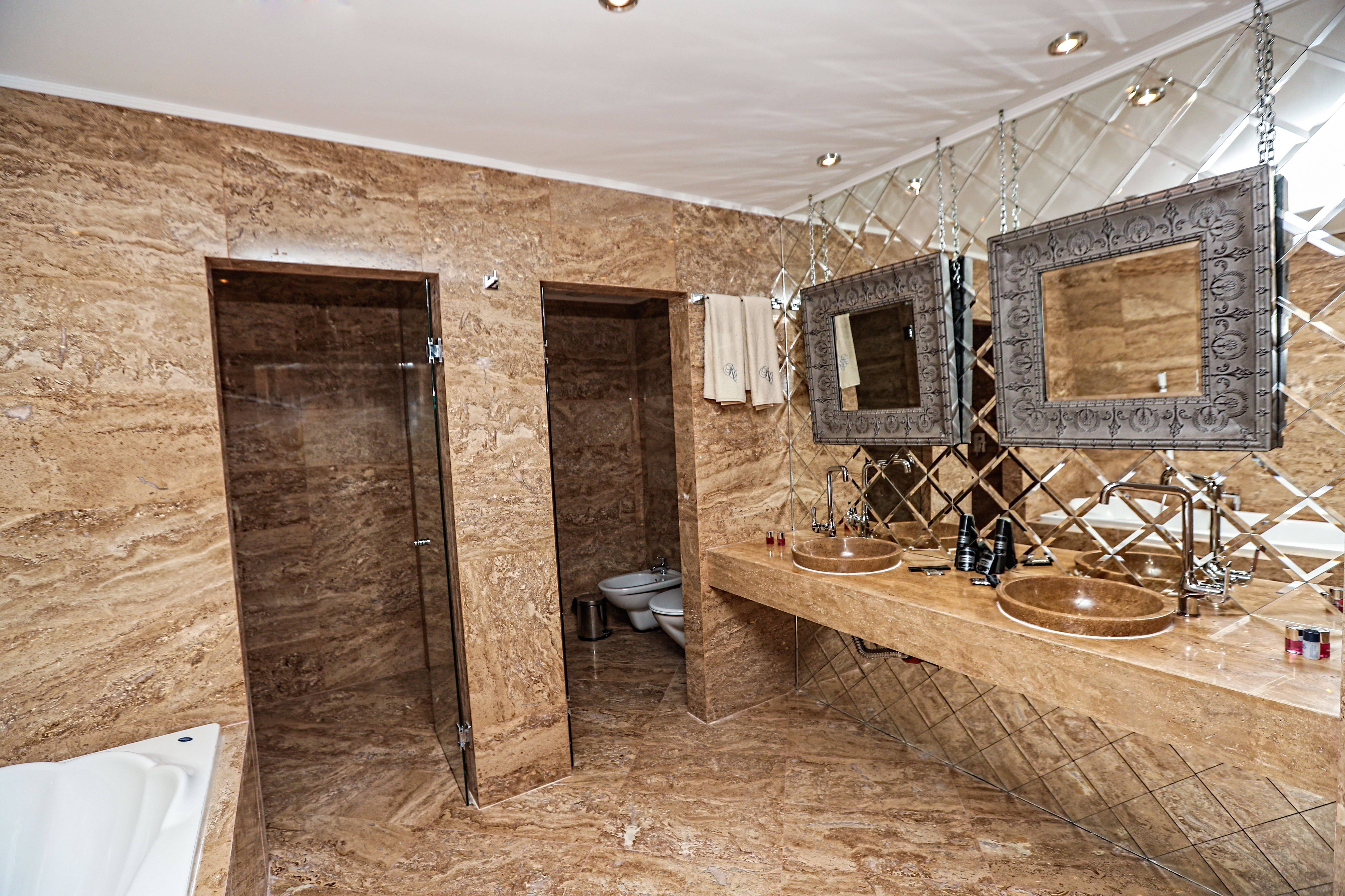 Royal Castle Design & Spa