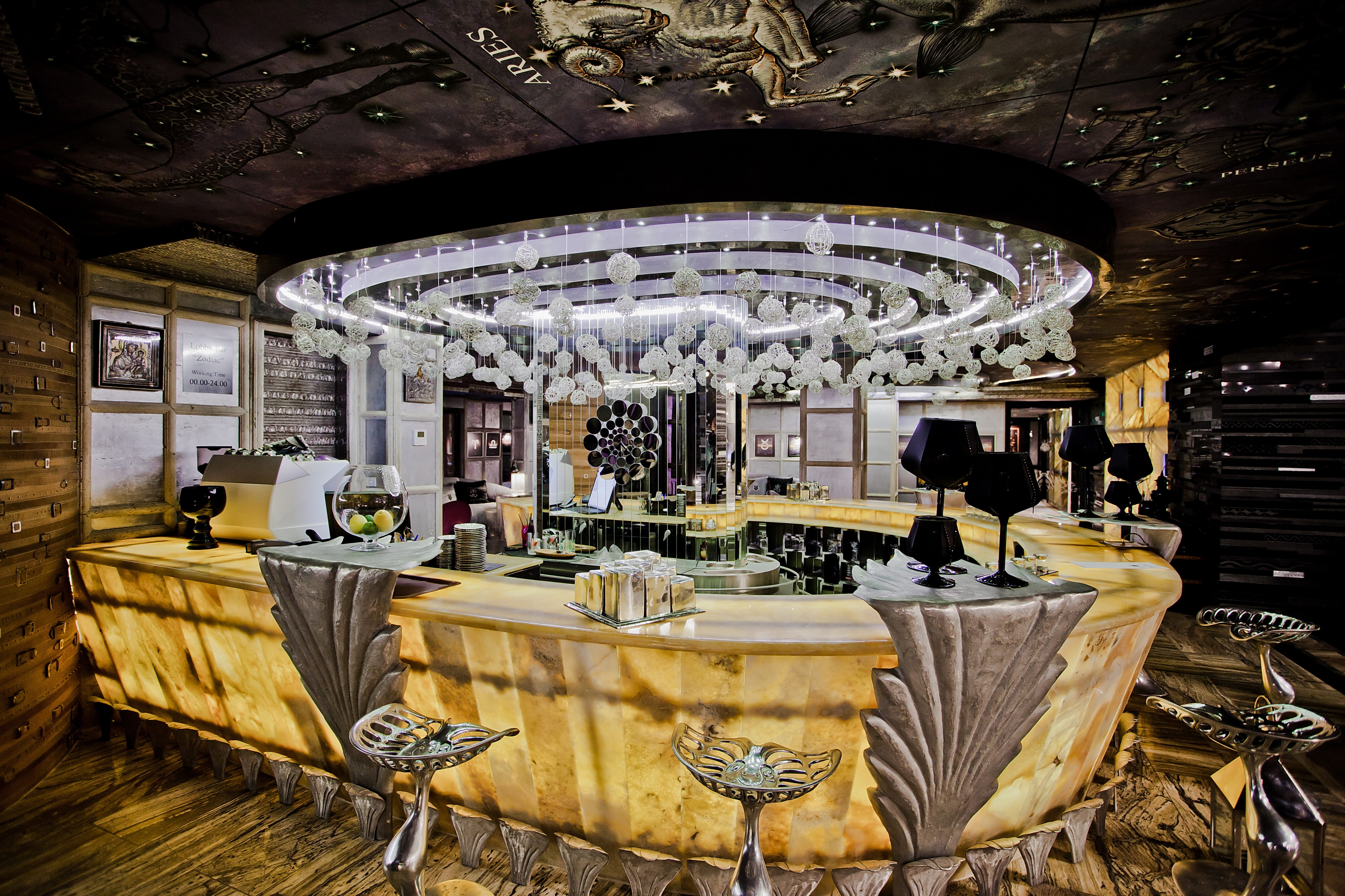 Royal Castle Design & Spa