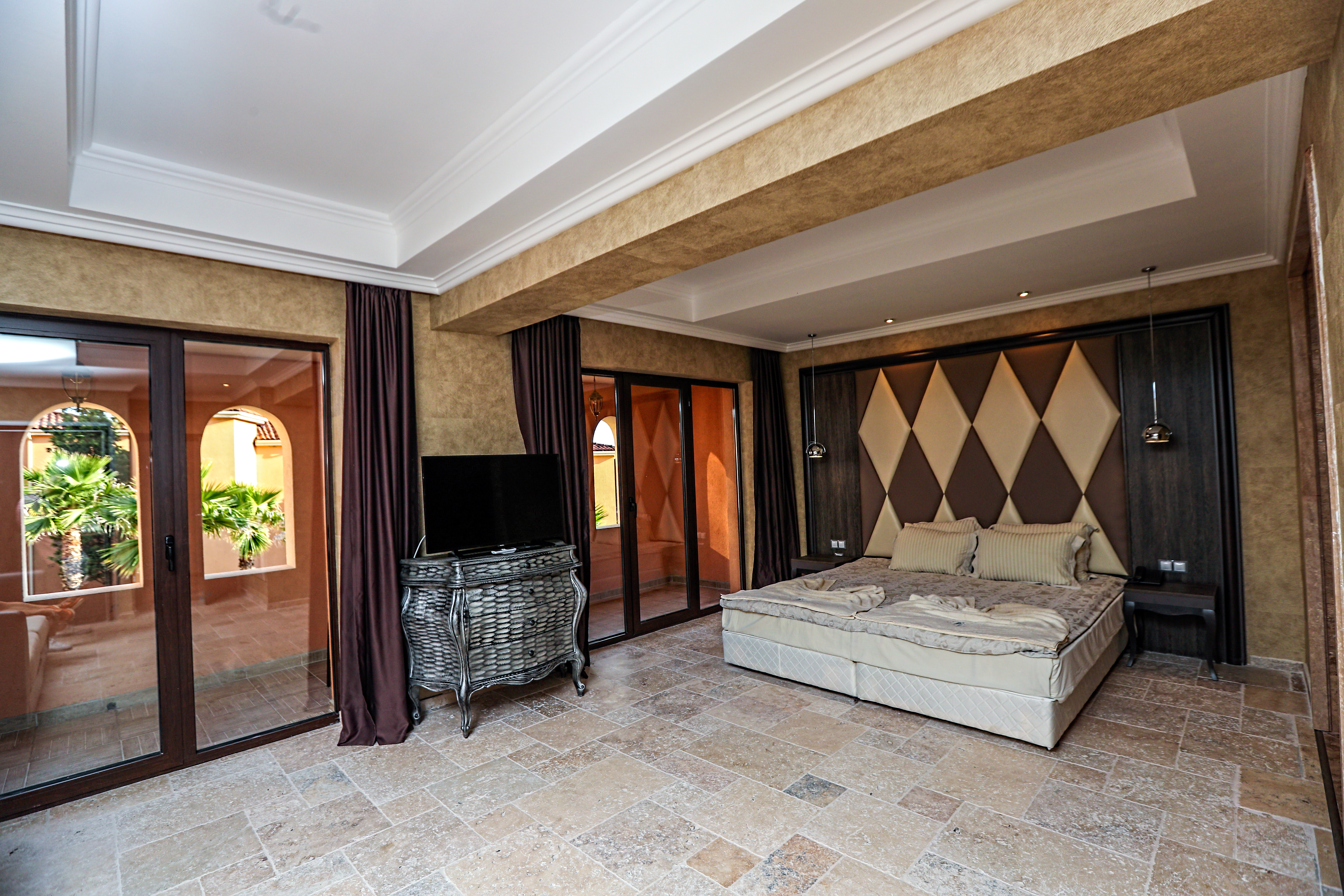 Royal Castle Design & Spa