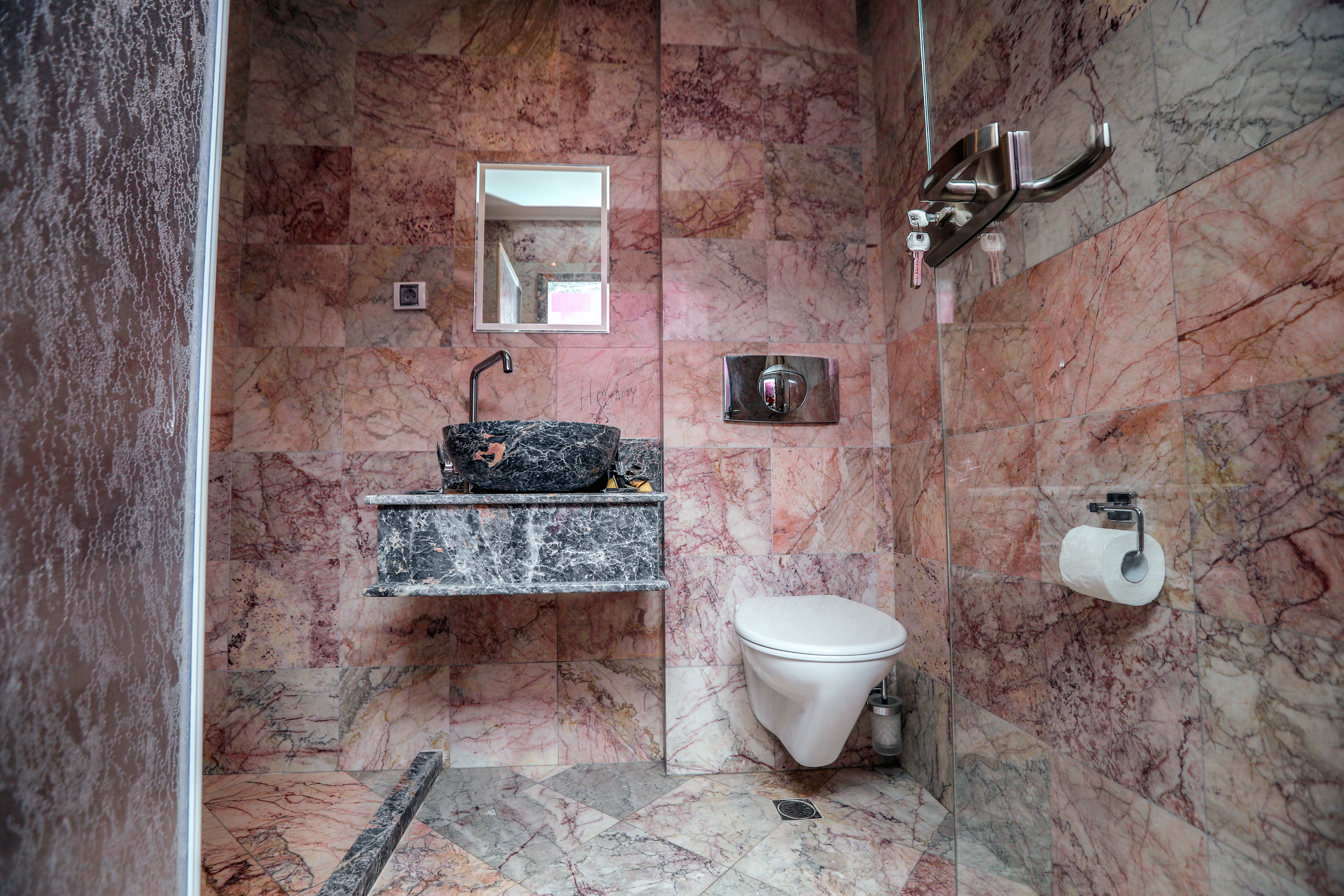 Royal Castle Design & Spa