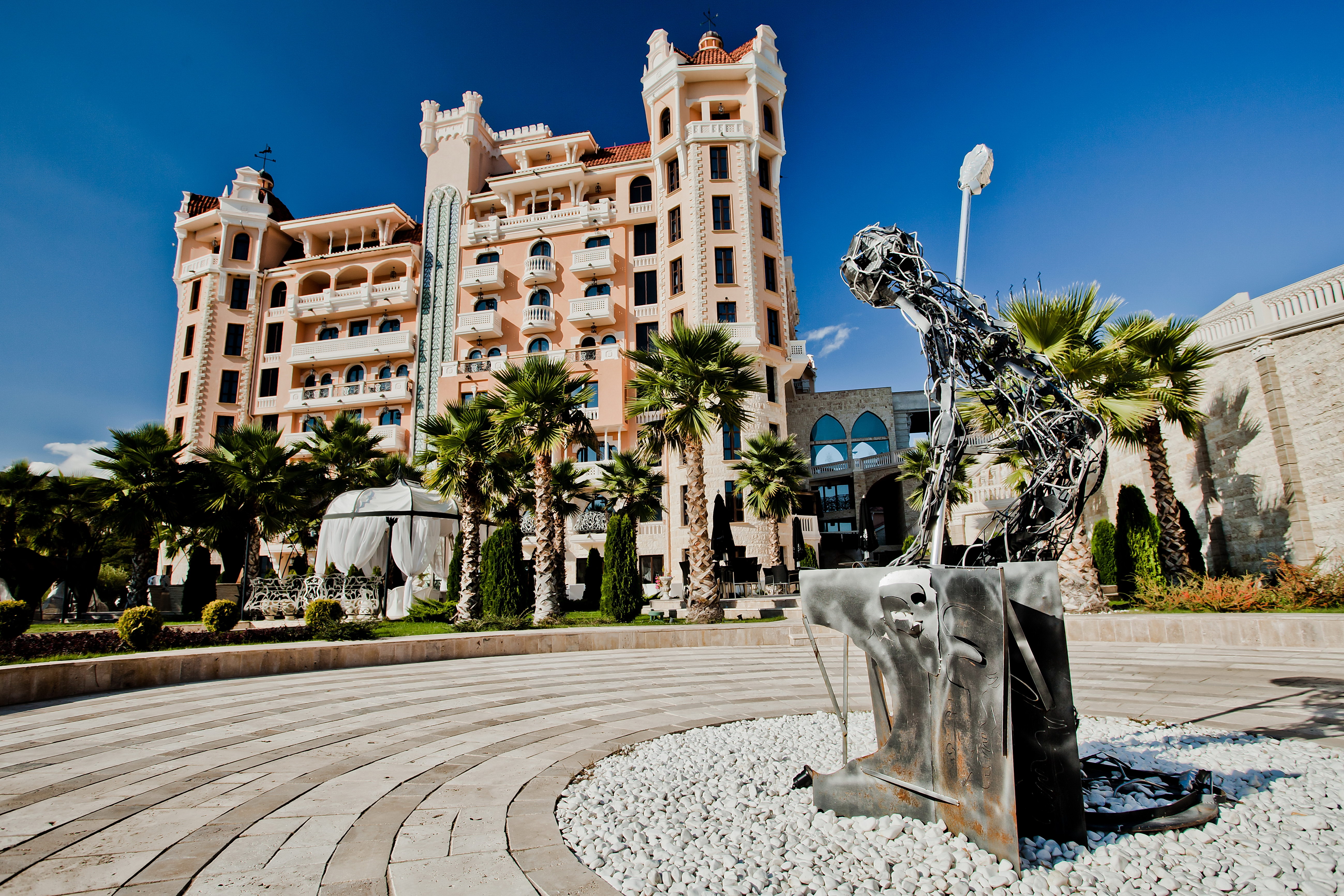 Royal Castle Design & Spa