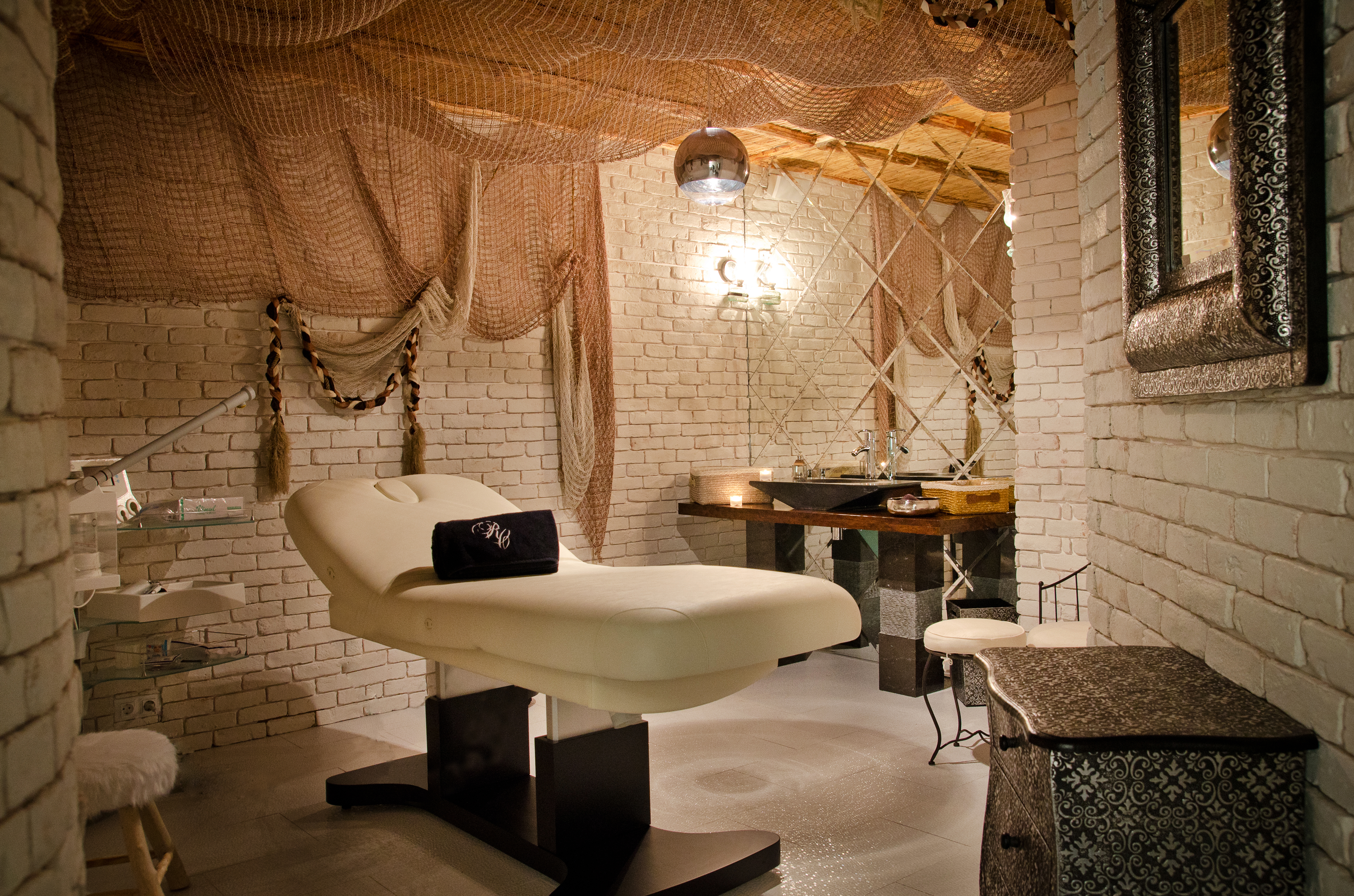 Royal Castle Design & Spa