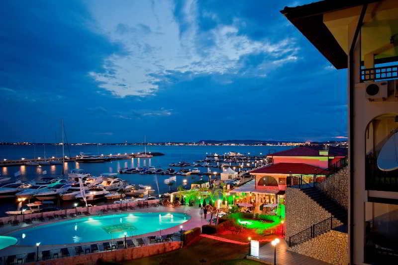 Arena - Dinevi Resort