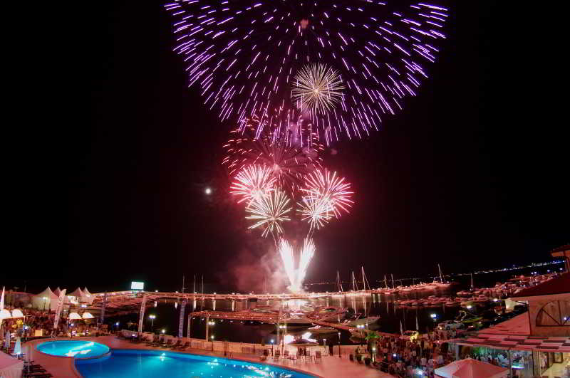 Arena - Dinevi Resort