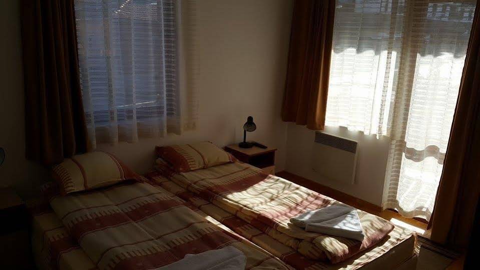 Apartments And Rooms Hadzhiata