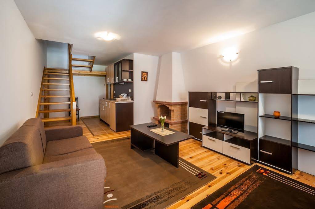 Apartments And Rooms Hadzhiata