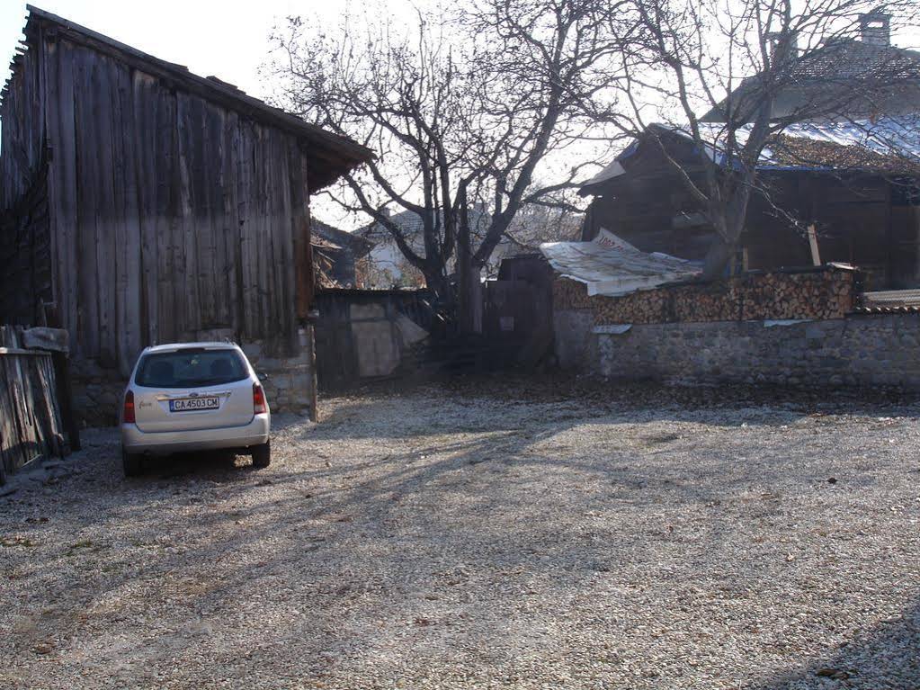 Kadeva House