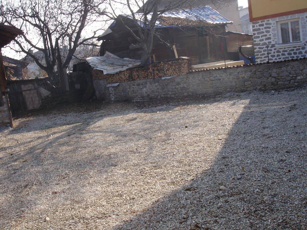 Kadeva House