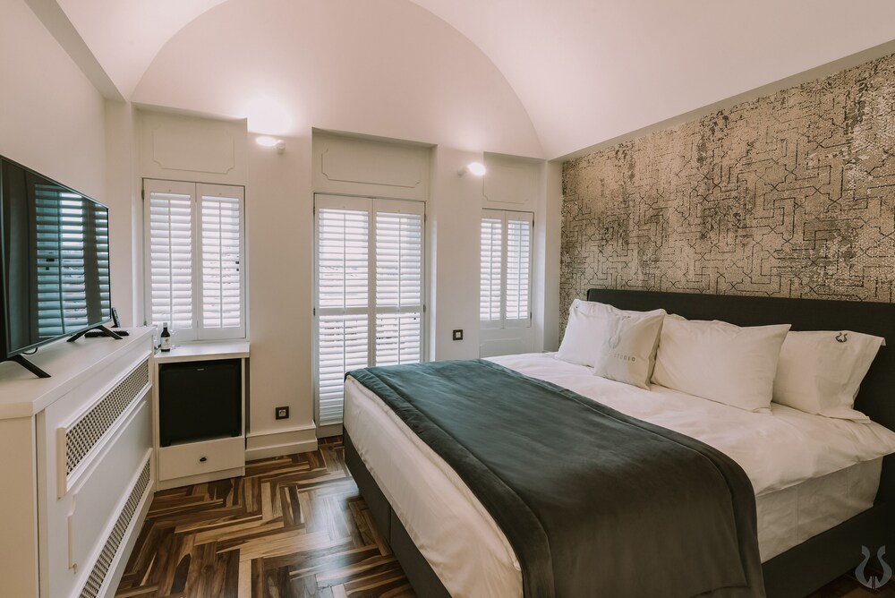 Orpheus Apartments