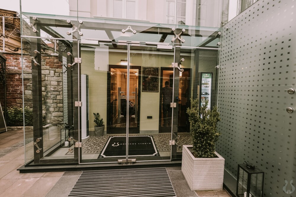 Orpheus Apartments