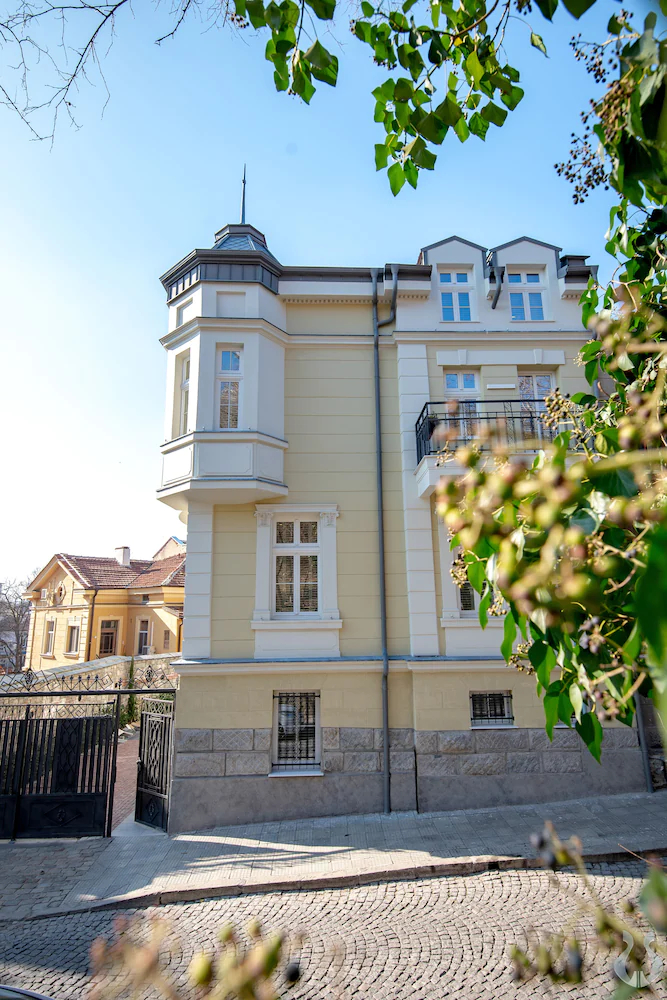 Orpheus Apartments