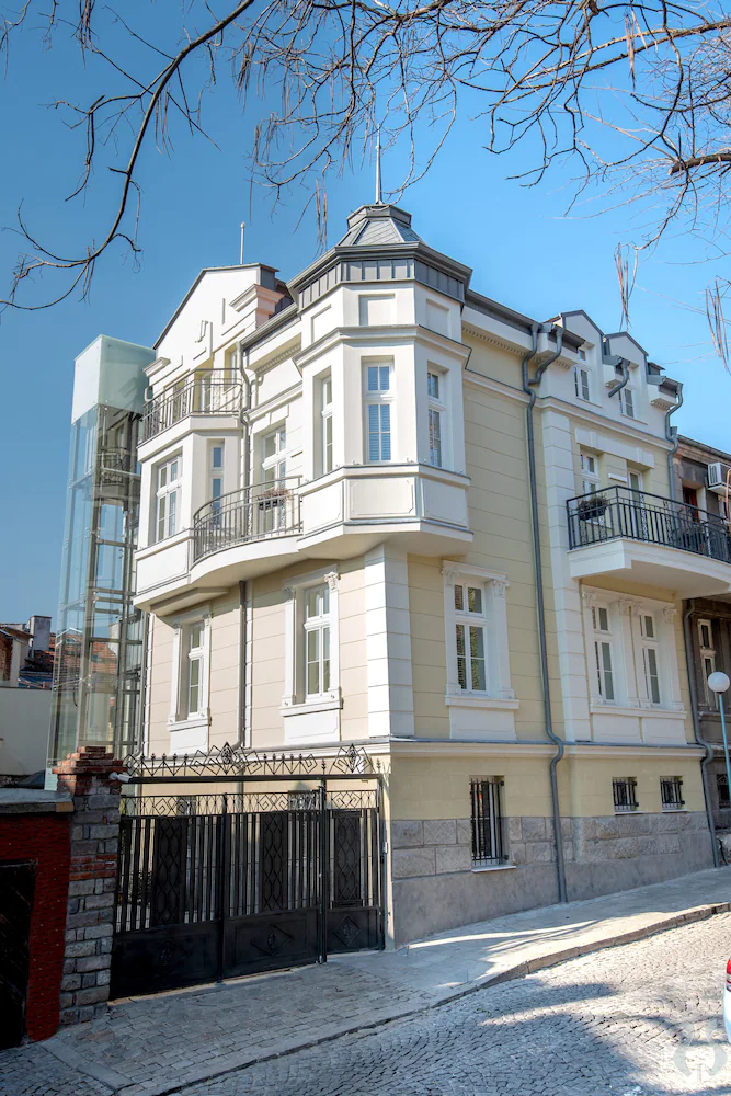 Orpheus Apartments